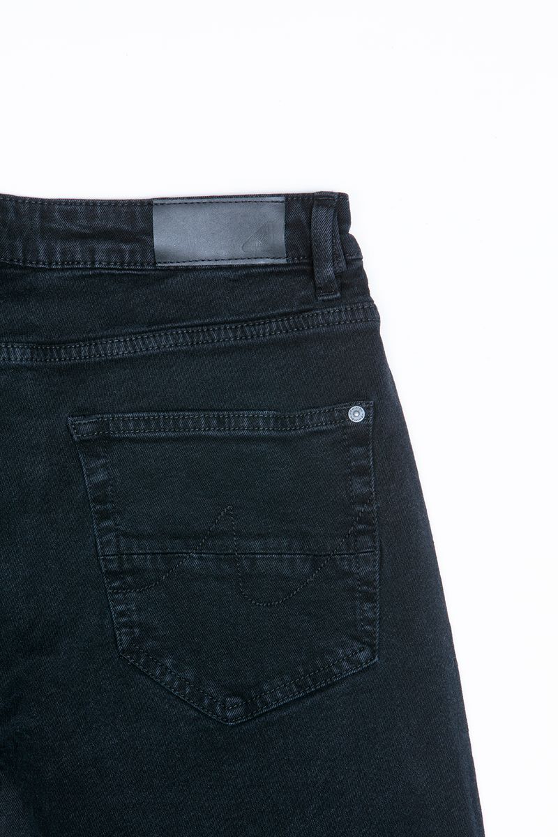 label-3
